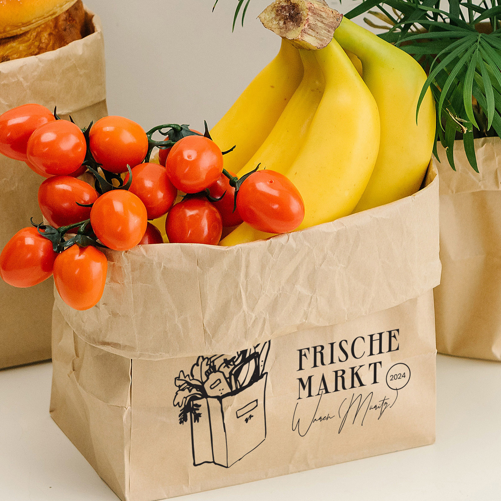 Einkaufstüte mit der Illustration einer Tüte und Obst, Gemüse