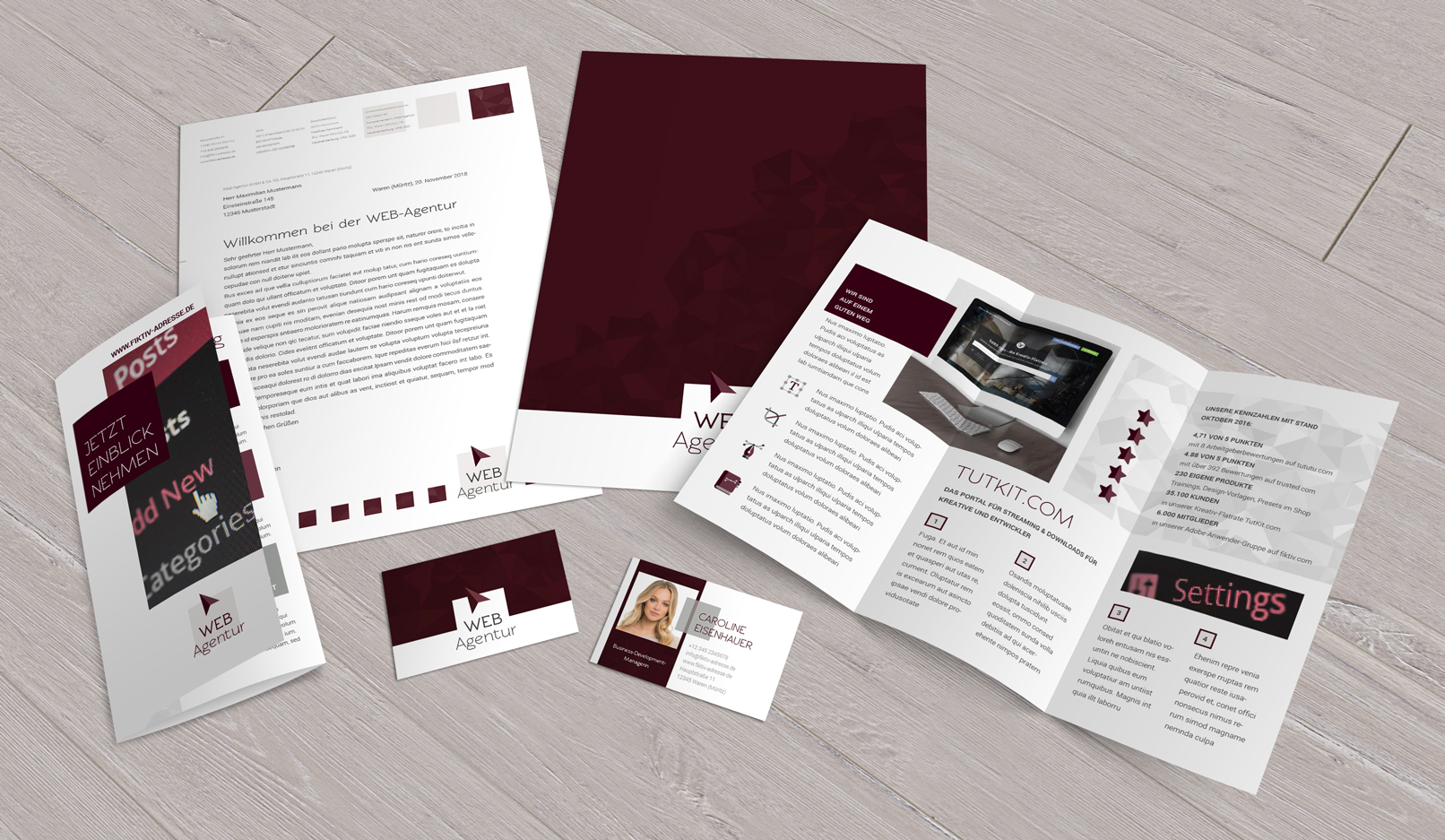 Vorlagen im Corporate Design für den Bereich Web und IT: Flyer, Briefpapier, Visitenkarten